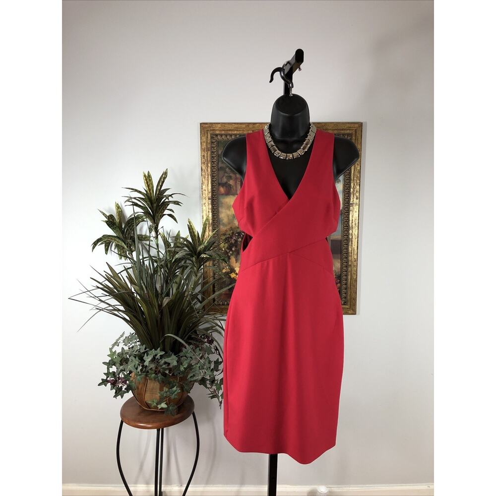 Elizabeth and James Women’s Size 4 Red Sleeveless V Neck Cutout‎ Sheath Dress